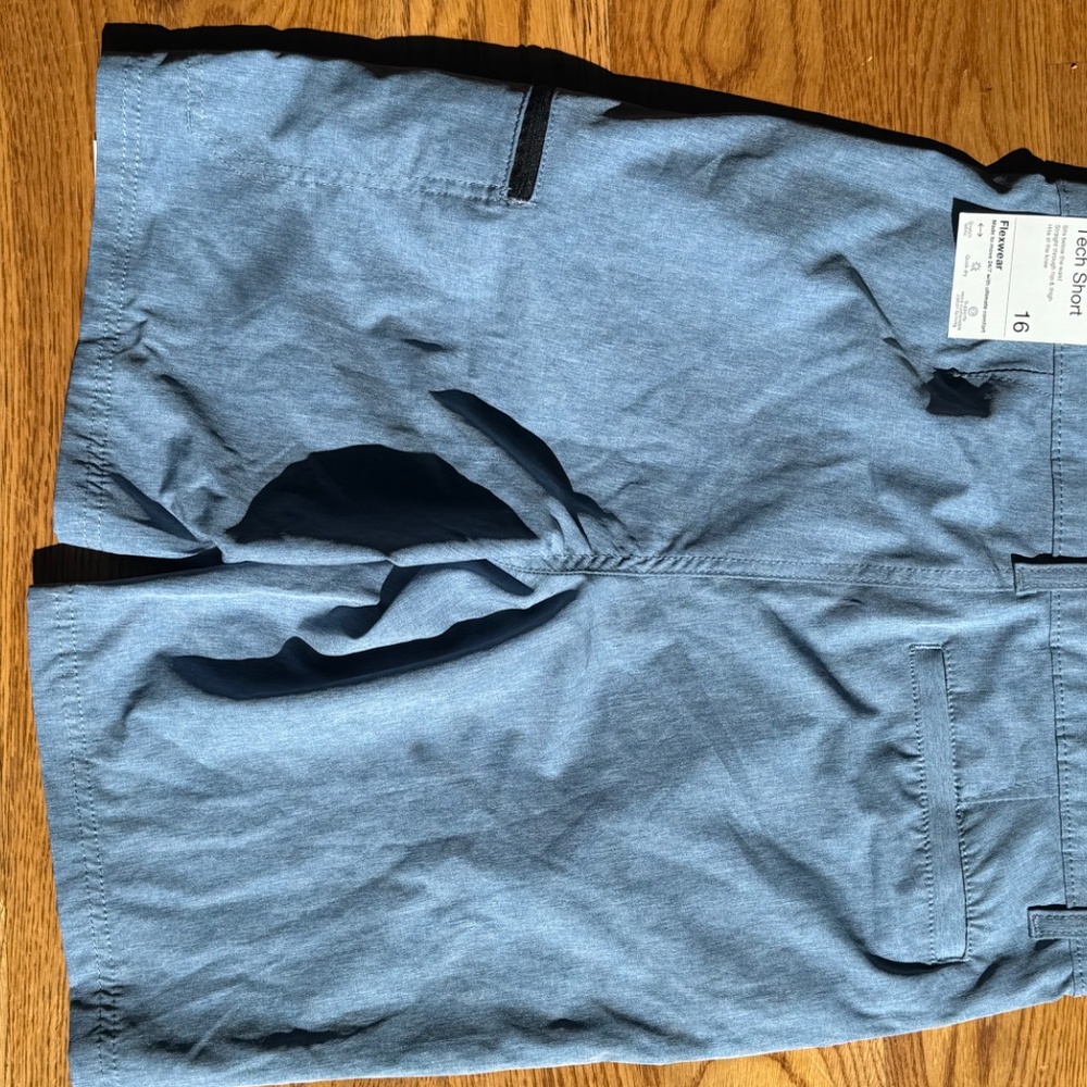 Boys shorts like new - Picture 3 of 16